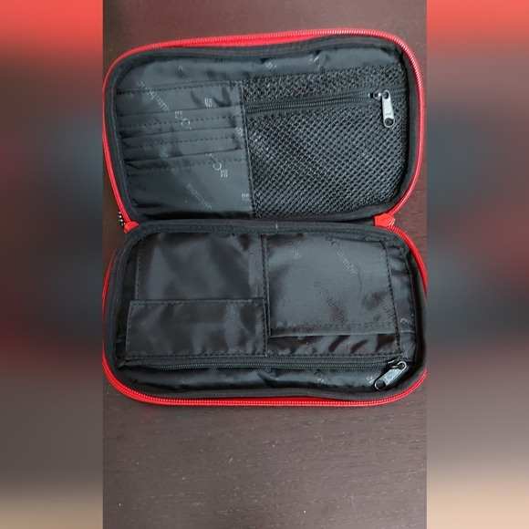 Columbia Zip Up Wallet - Picture 2 of 2